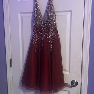 JJ’s house size 4 maroon sequin dress